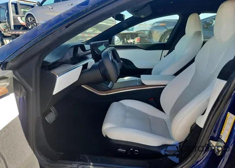 2022 Tesla Model S z USA, uszkodzony, nr VIN 5YJSA1E51NF482549